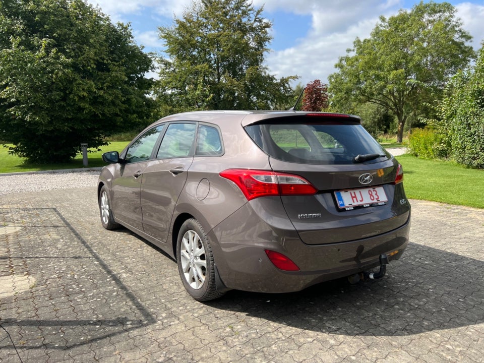 Hyundai i30 1,6 CRDi 110 Active+ CW 5d