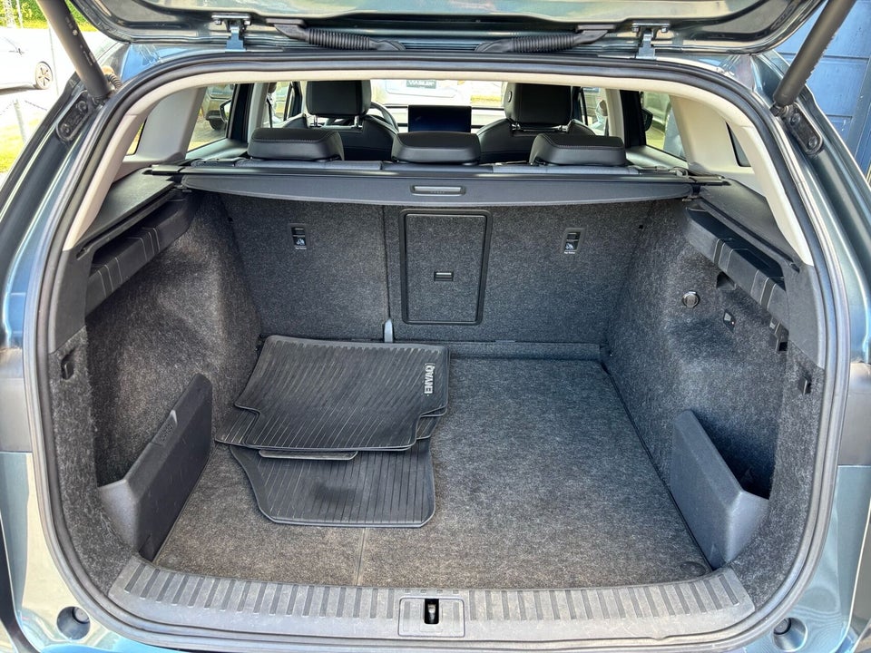 Skoda Enyaq 60 iV Plus 5d