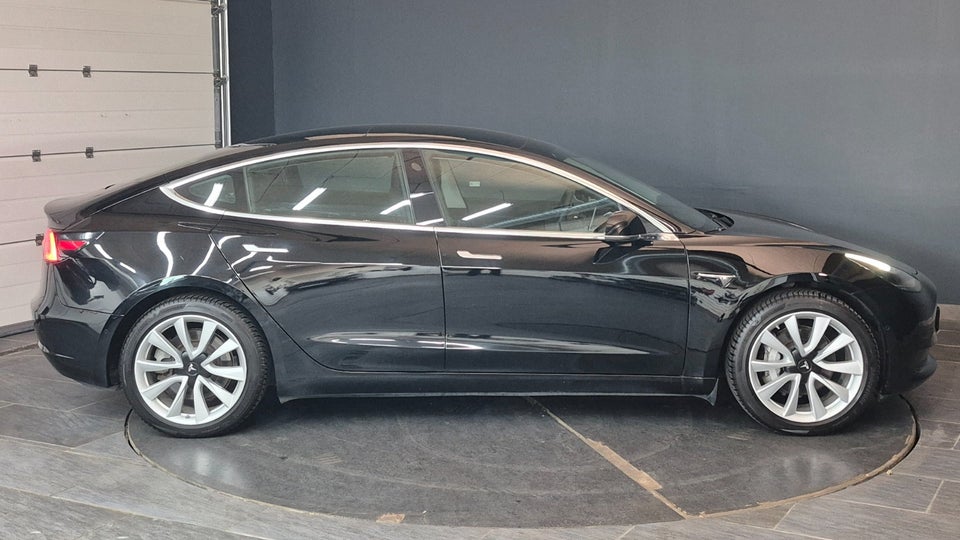 Tesla Model 3 Standard Range+ RWD 4d