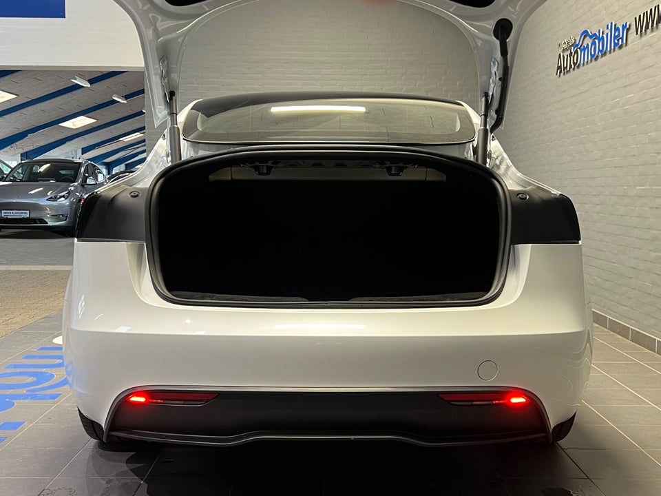 Tesla Model 3 Long Range AWD 4d