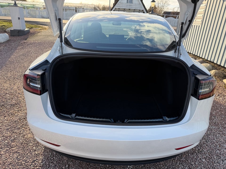 Tesla Model 3 Long Range AWD 4d