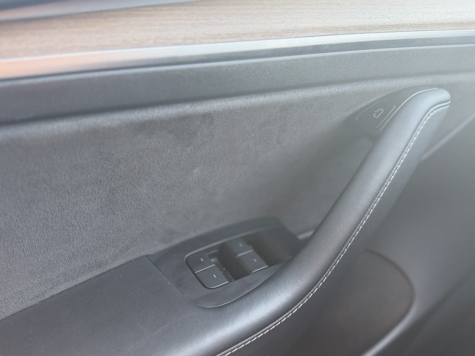 Tesla Model 3 Long Range AWD 4d