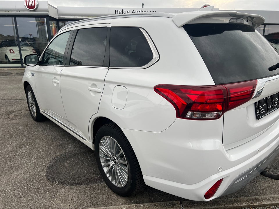 Mitsubishi Outlander 2,4 PHEV Instyle CVT 4WD 5d