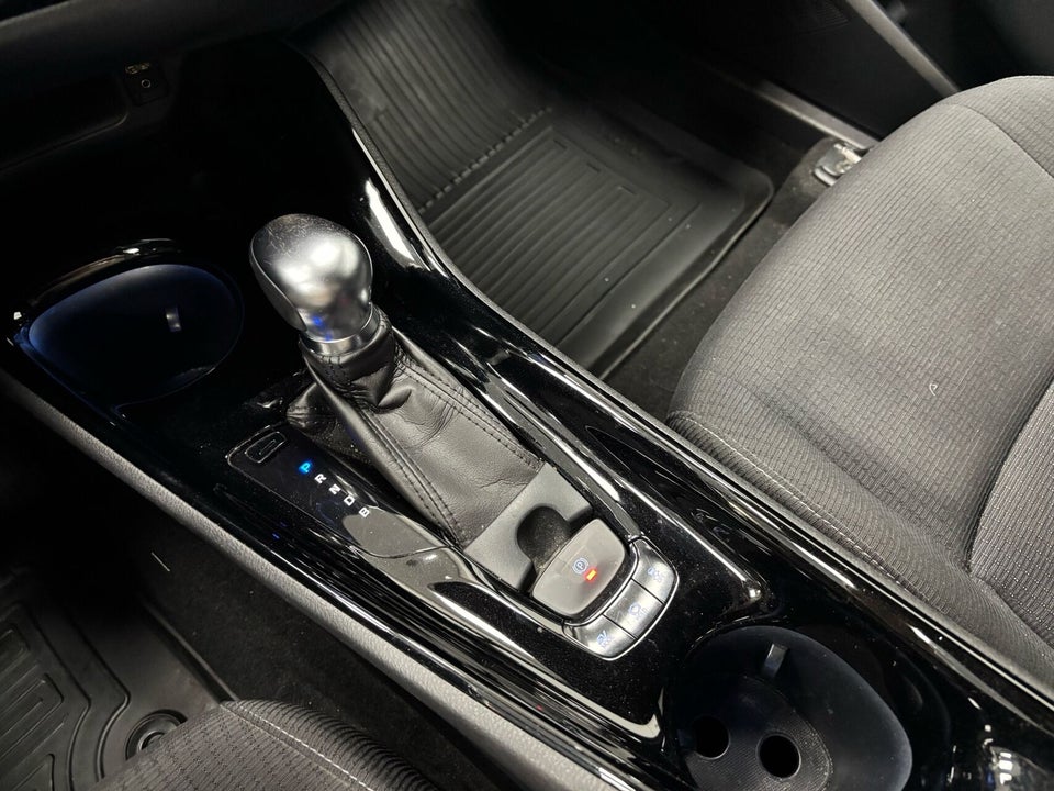 Toyota C-HR 1,8 Hybrid Selected CVT 5d