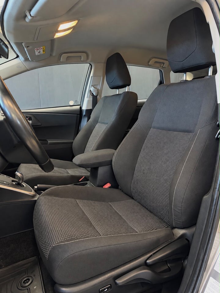 Toyota Auris 1,8 Hybrid H2+ CVT 5d