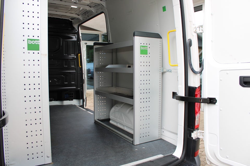 VW Crafter 35 2,0 TDi 177 Kassevogn L3H2 aut.
