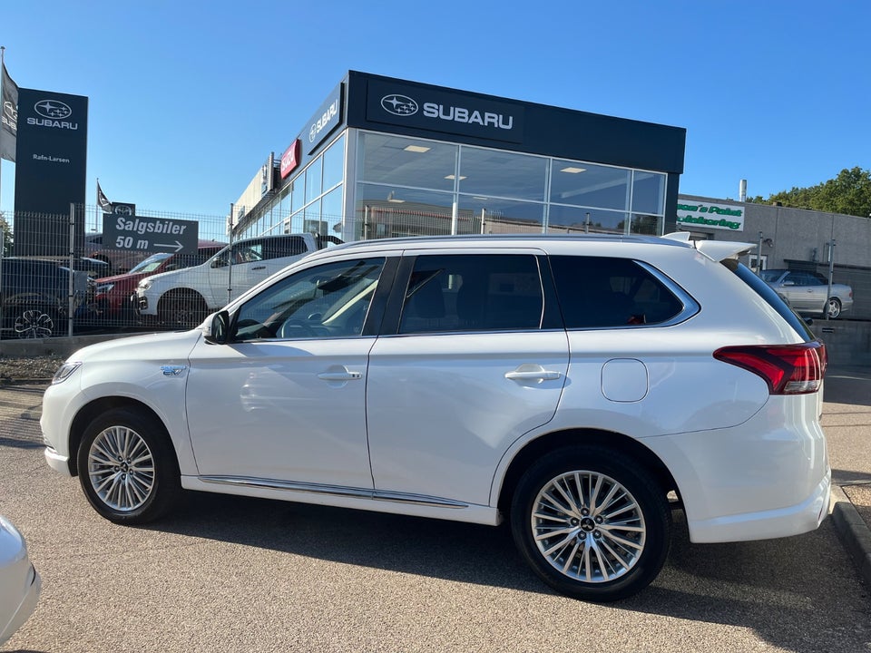 Mitsubishi Outlander 2,4 PHEV Intense CVT 4WD 5d