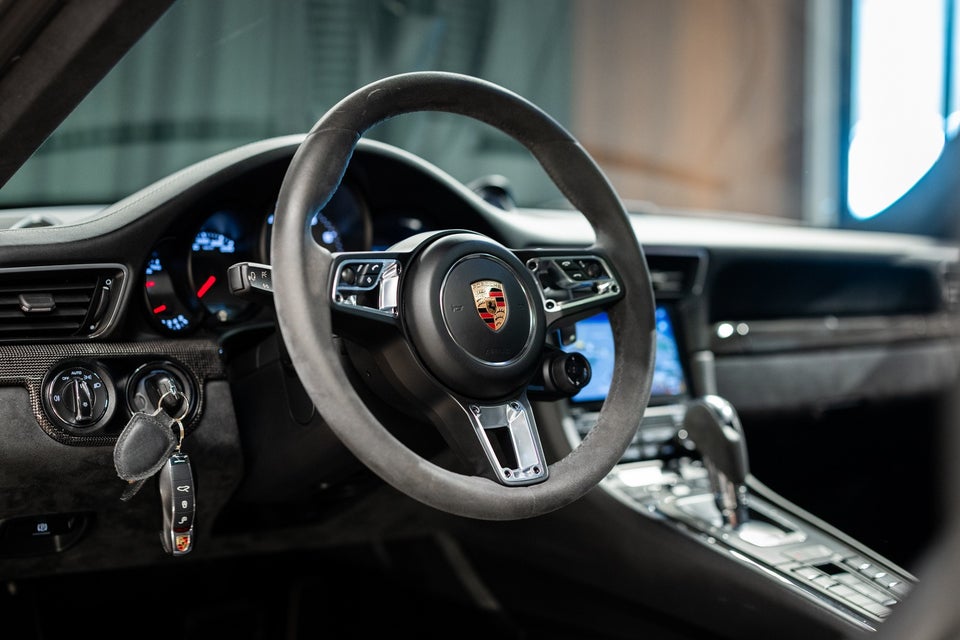 Porsche 911 Carrera 4 GTS 3,0 Coupé PDK 2d