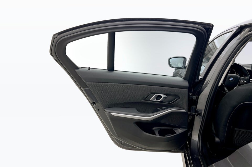 BMW 320i 2,0 Connected aut. 4d