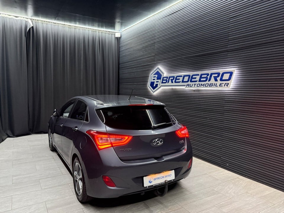 Hyundai i30 1,6 CRDi 110 EM-Edition 5d