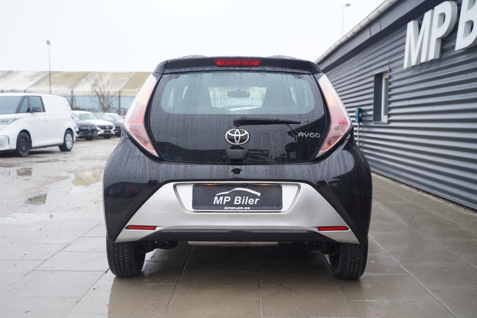 Toyota Aygo 1,0 VVT-i x-black 5d