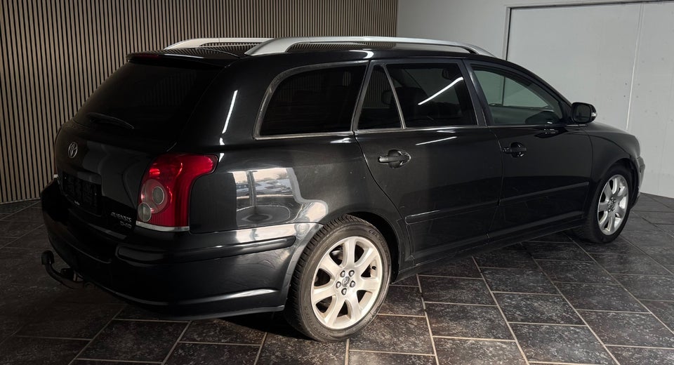 Toyota Avensis 2,0 D-4D Sol stc. 5d