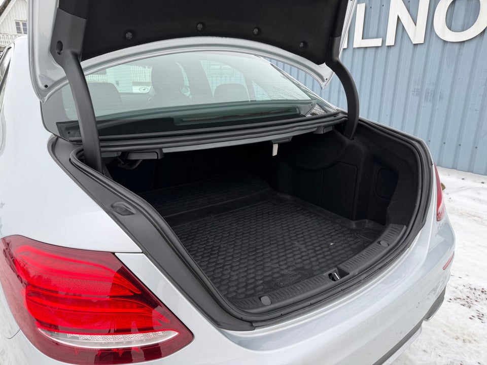 Mercedes E220 d 2,0 AMG Line aut. 4d