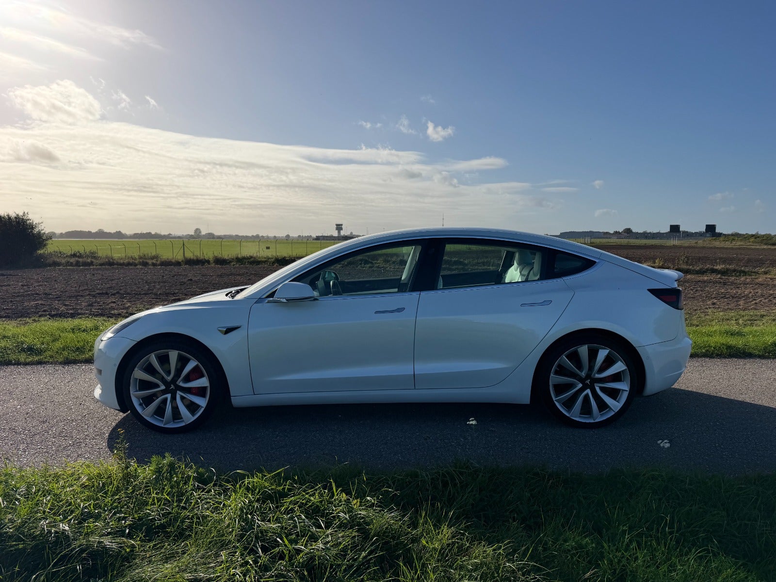 Tesla Model 3 Performance AWD 75 kWH 490ch - Autonomie 530km - Jantes 20" - Led - Camera - Hayon éléctrique