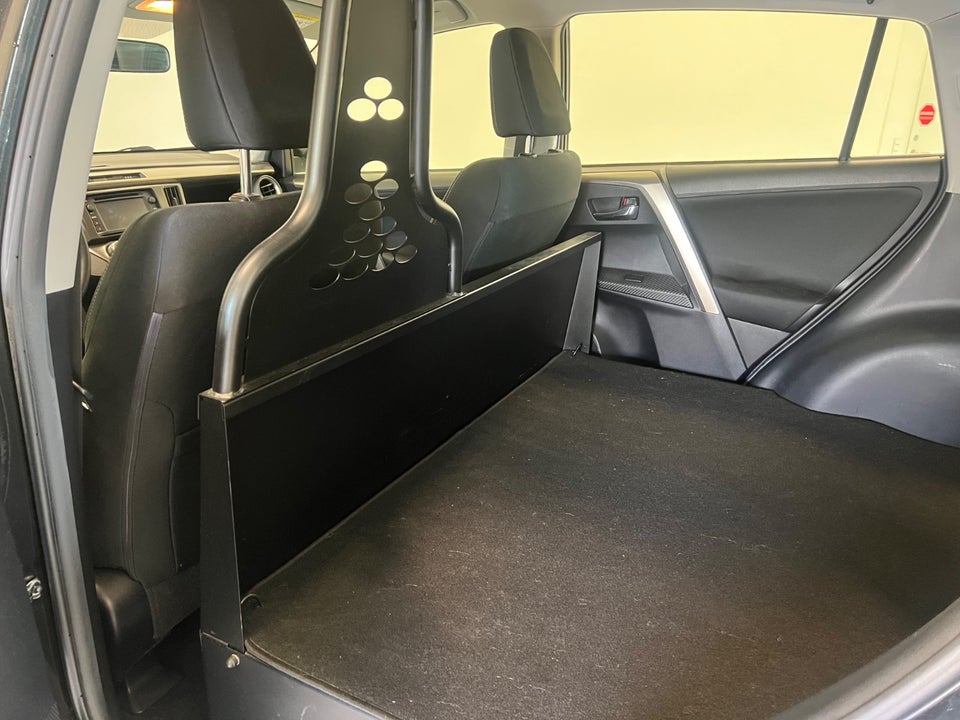 Toyota RAV4 2,0 D-4D T2 Van 5d