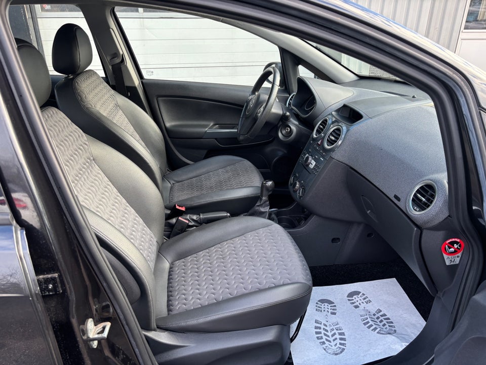 Opel Corsa 1,2 16V Cosmo 5d