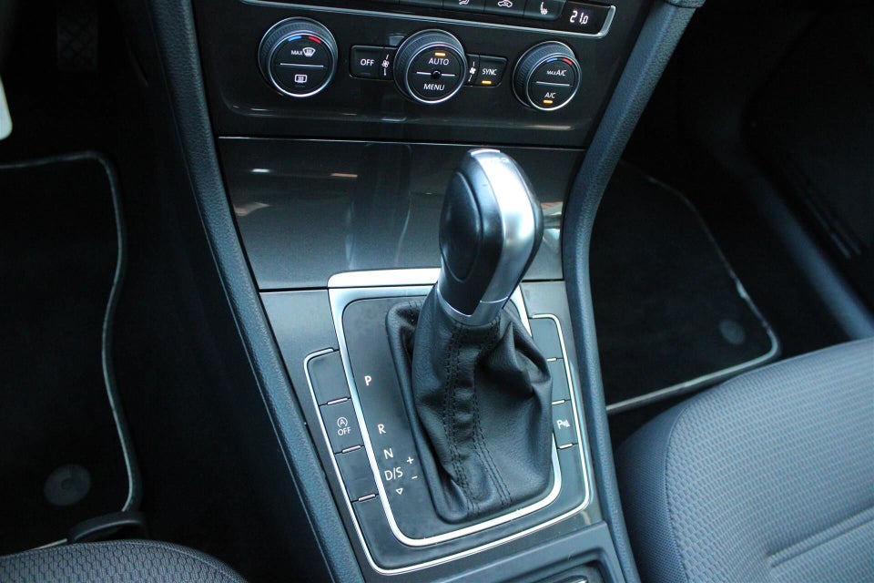 VW Golf VII 1,5 TSi 130 Comfortline Variant DSG 5d