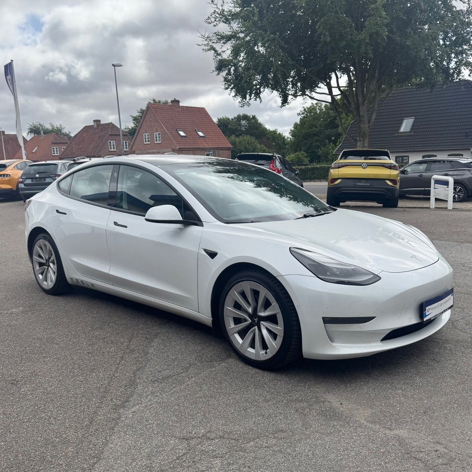 Tesla Model 3 Long Range AWD 4d