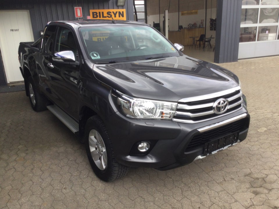 Toyota HiLux 2,4 D-4D 150 T3 Ex.Kab 4x4 4d