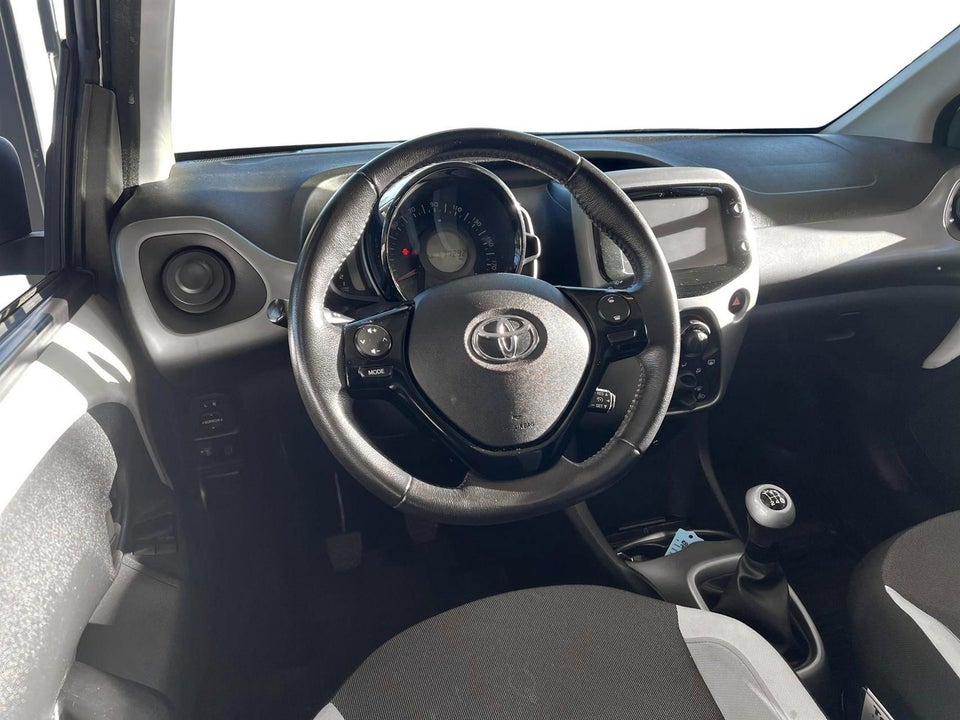 Toyota Aygo 1,0 VVT-i x-play x-touch 5d