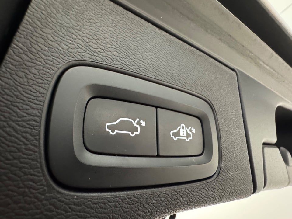 Volvo XC60 2,0 T8 ReCharge Plus Dark aut. AWD 5d