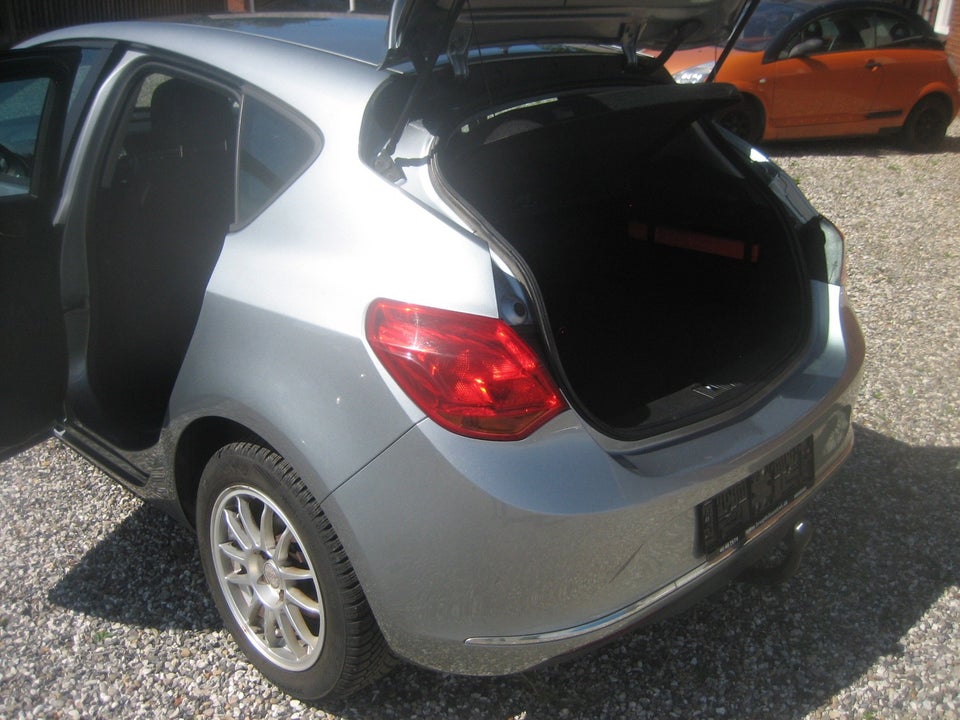 Opel Astra 1,4 100 Limited 5d