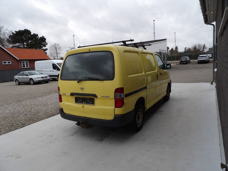 Toyota HiAce 2,5 D-4D 95 kort 4d