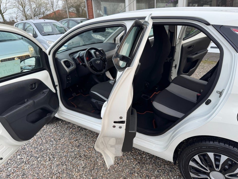 Toyota Aygo 1,0 VVT-i x-play 5d