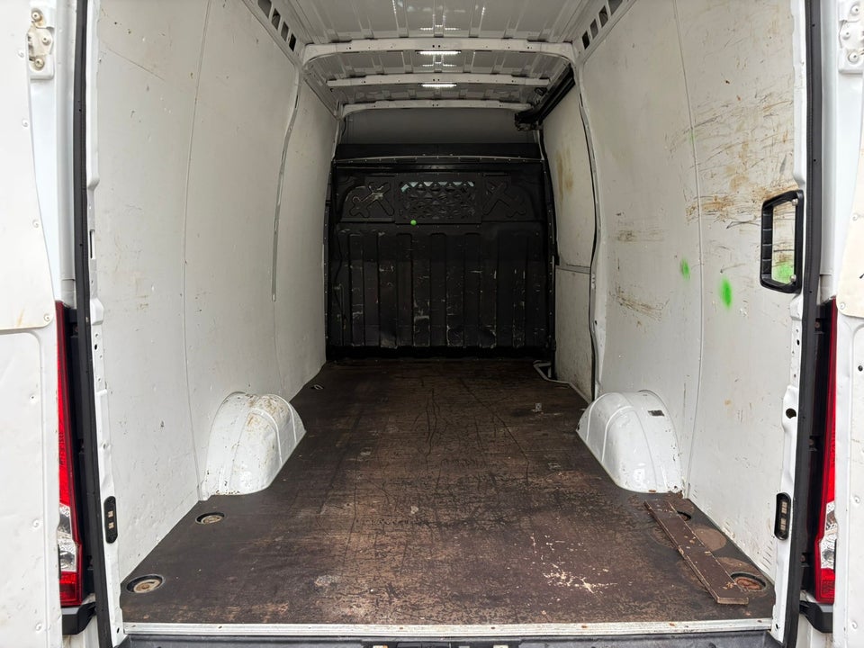 Iveco Daily 2,3 35C13 12m³ Van AG8