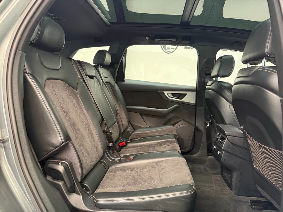 Audi Q7 3,0 TDi 272 S-line quattro Tiptr. 5d