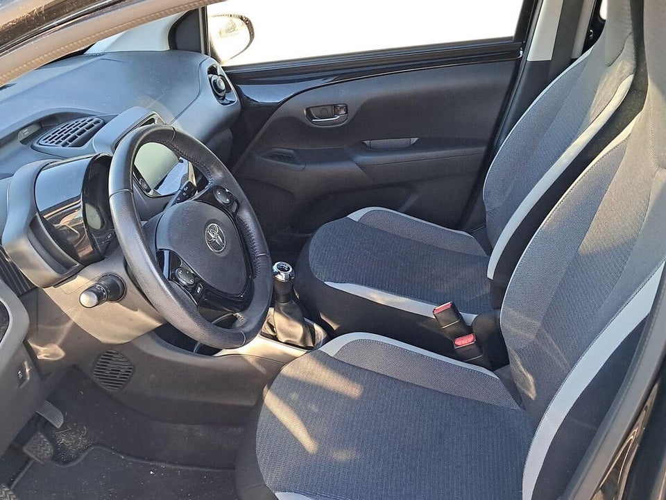 Toyota Aygo 1,0 VVT-i x-press 5d