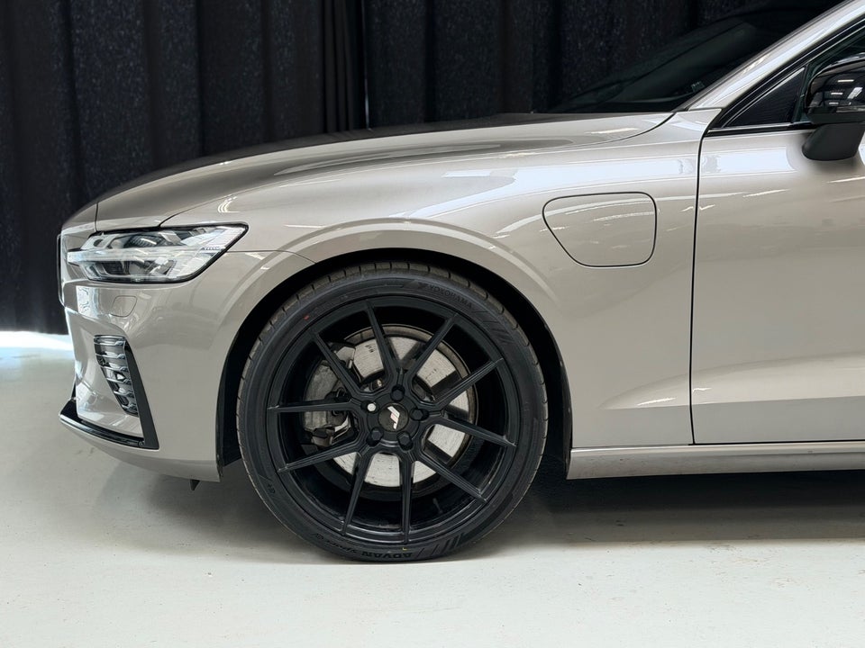 Volvo V60 2,0 T6 ReCharge R-Design aut. AWD 5d