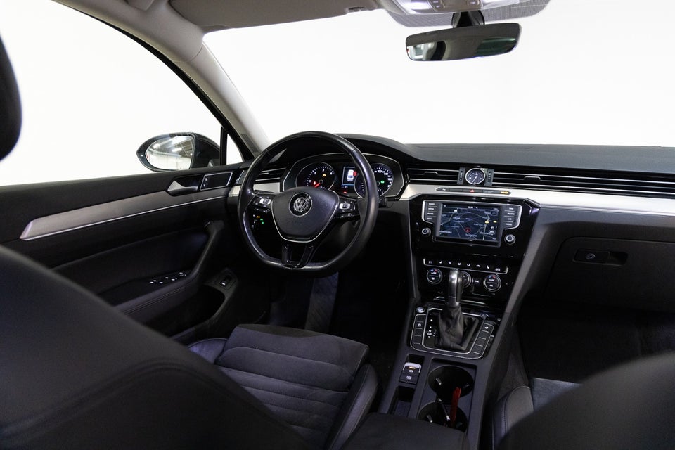 VW Passat 2,0 TDi 150 R-line DSG BMT 4d