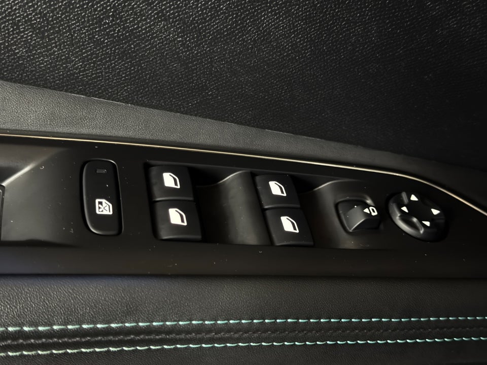 Peugeot 3008 1,6 Hybrid4 Allure Pack Limited EAT8 5d