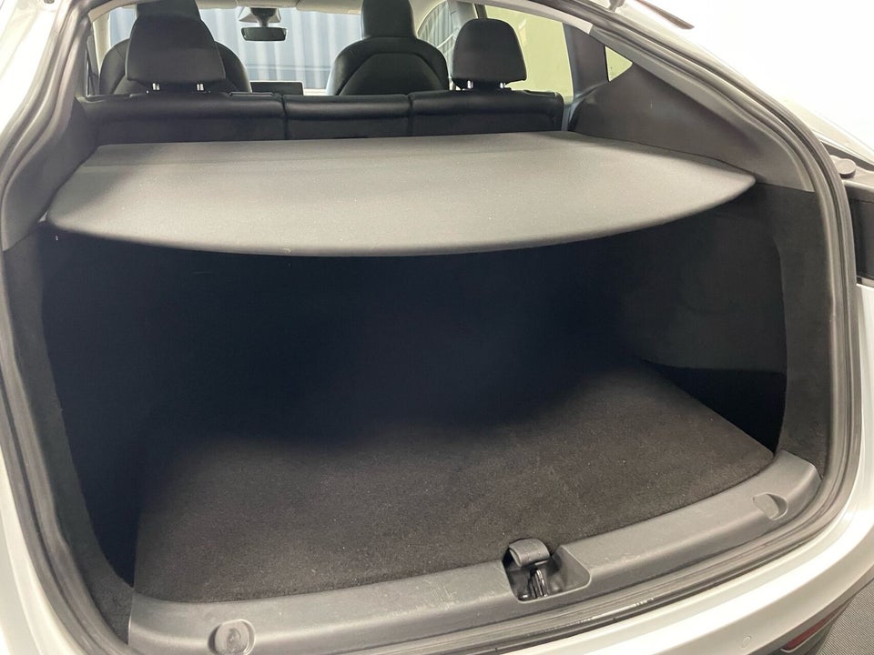 Tesla Model Y Long Range AWD 5d