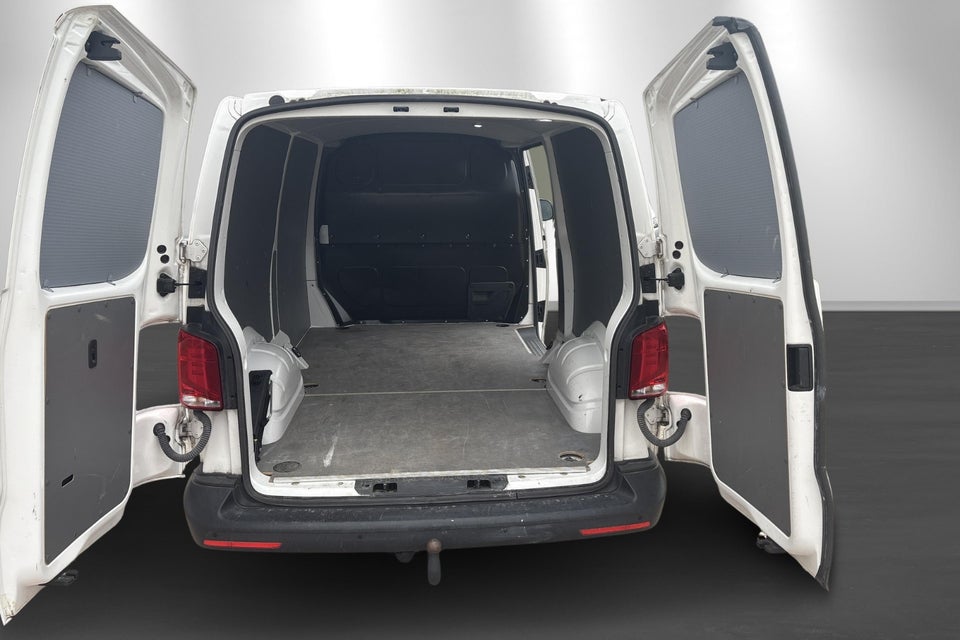 VW Transporter 2,0 TDi 110 Kassevogn lang