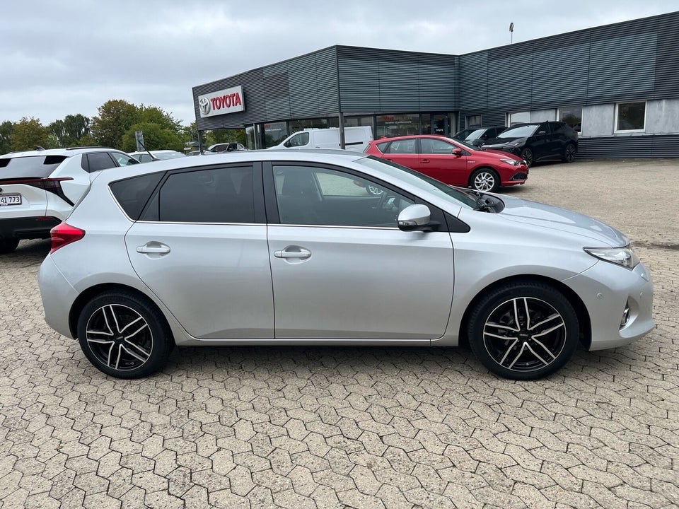 Toyota Auris 1,6 T2 Premium Comfort 5d