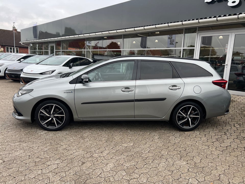 Toyota Auris 1,8 Hybrid H2 Selected Touring Sports CVT 5d