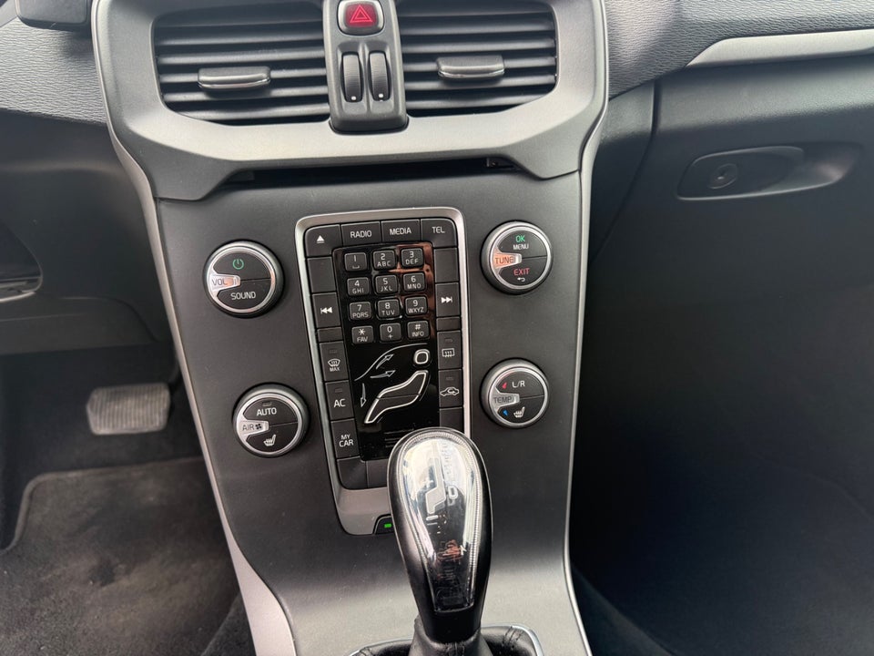 Volvo V40 1,6 D2 115 Momentum aut. 5d