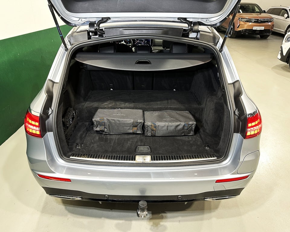 Mercedes E300 de 2,0 AMG Line stc. aut. 5d