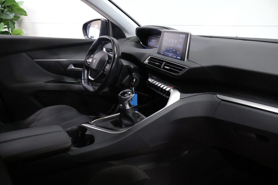 Peugeot 5008 1,2 PureTech 130 Active 7prs 5d