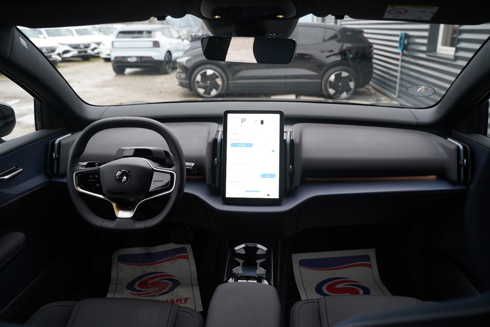 Volvo EX30 Twin Performance Plus 5d