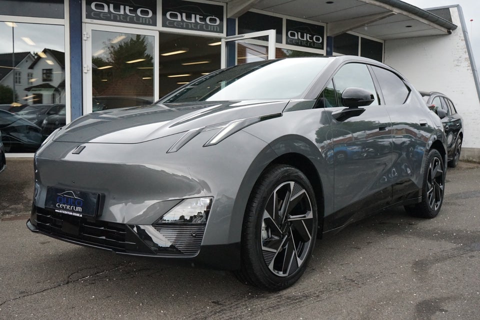 Lynk & Co 02 More 5d