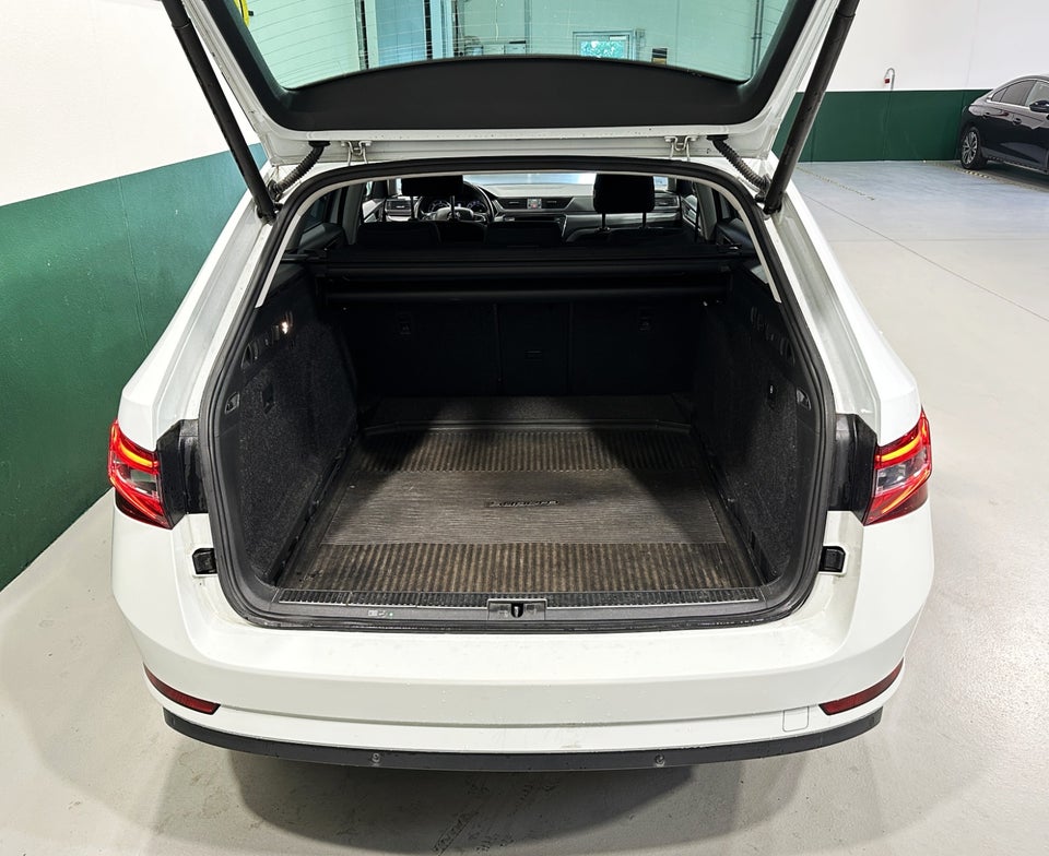 Skoda Superb 2,0 TDi 150 Style Combi DSG 5d