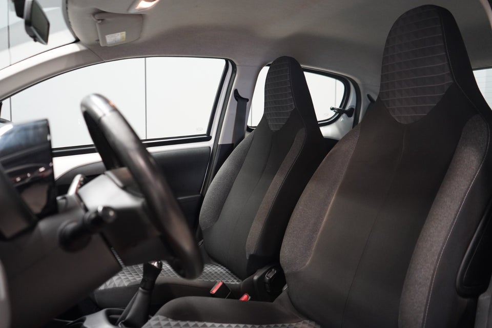 Peugeot 108 1,0 e-VTi 72 Infinity 5d