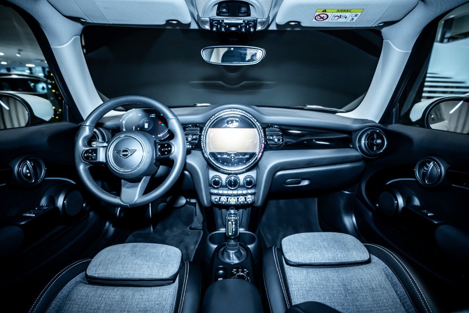 MINI Cooper SE Classic Trim 3d