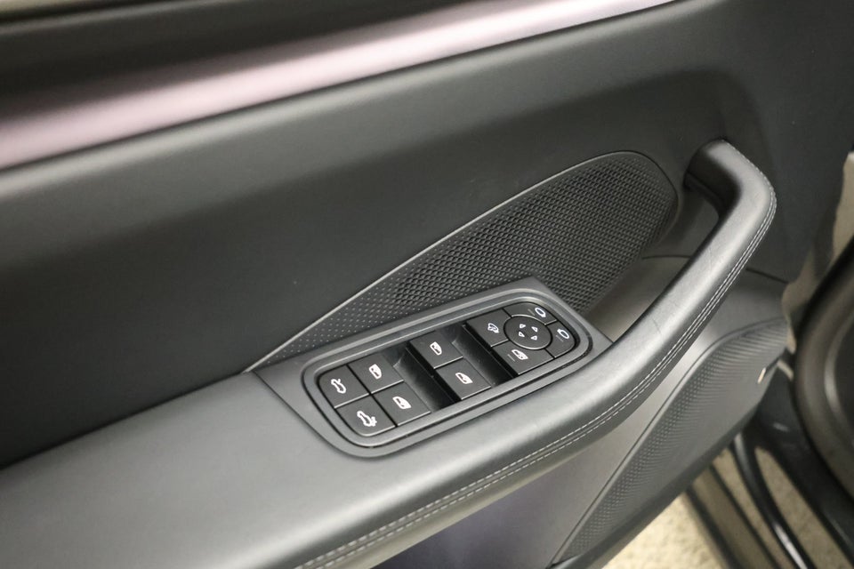 Porsche Macan 4 5d