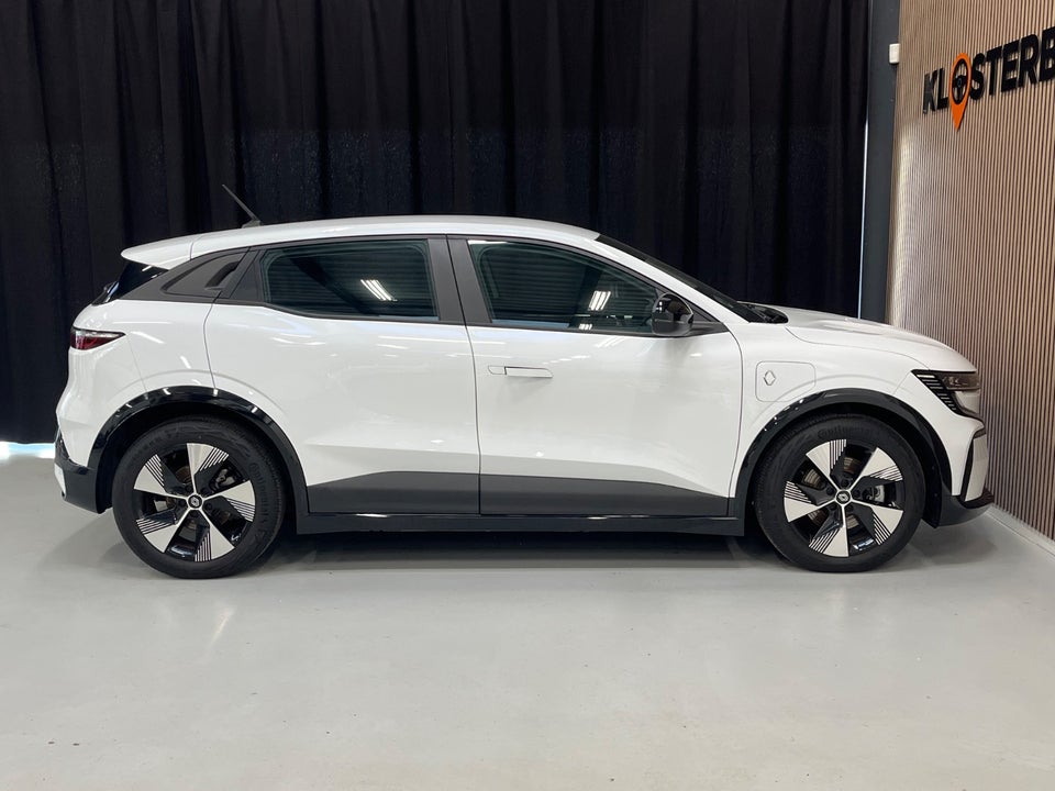 Renault Megane E-Tech 40 Equilibre 5d