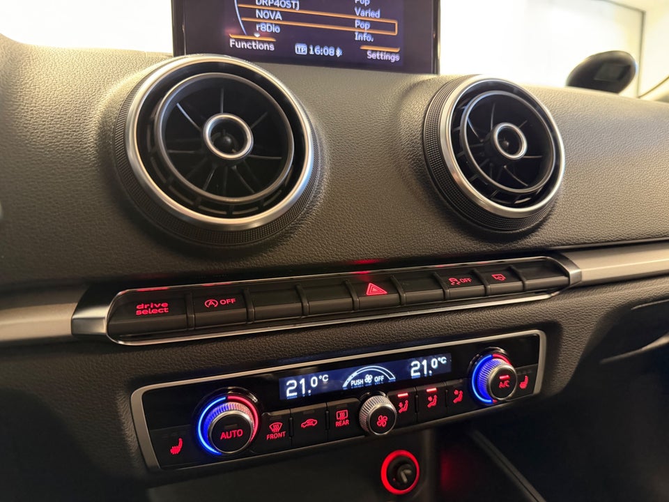 Audi A3 1,4 TFSi 122 Ambiente Sportback 5d