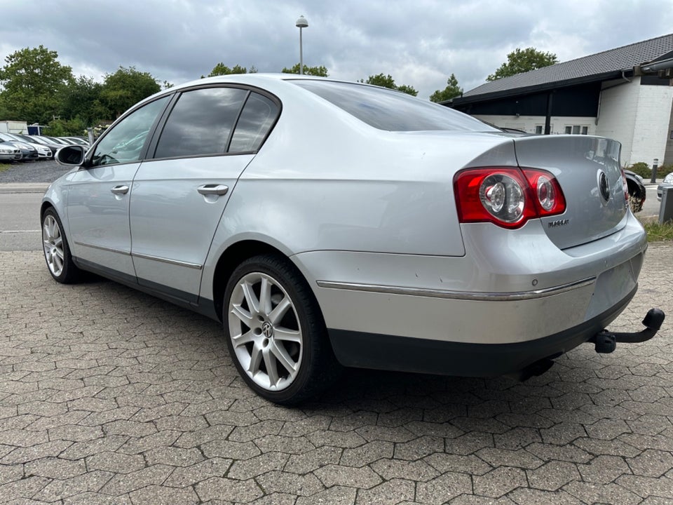 VW Passat 2,0 FSi Sportline 4d